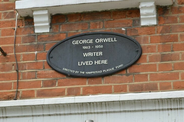 A plaque to george orwell on Primrose Hill, London