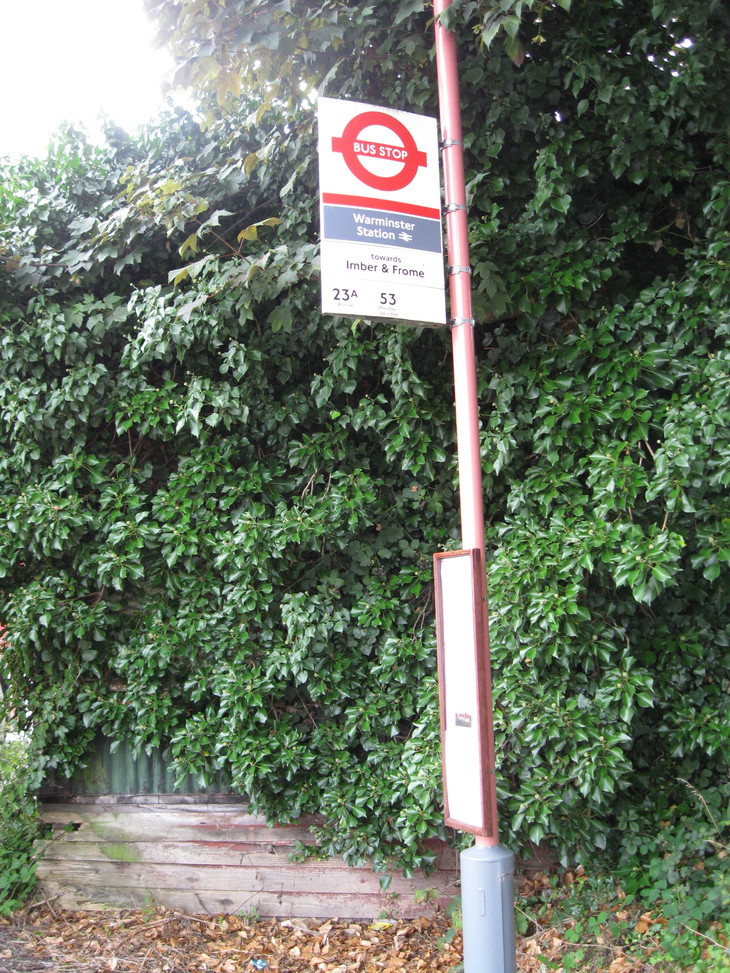 Imberbus 2023: a bus stop in the countryside