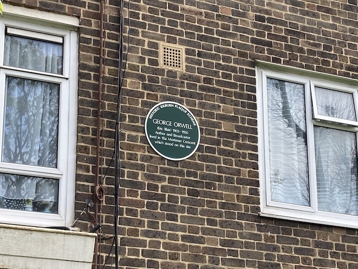 Kilburn plaque to George Orwell on brown background