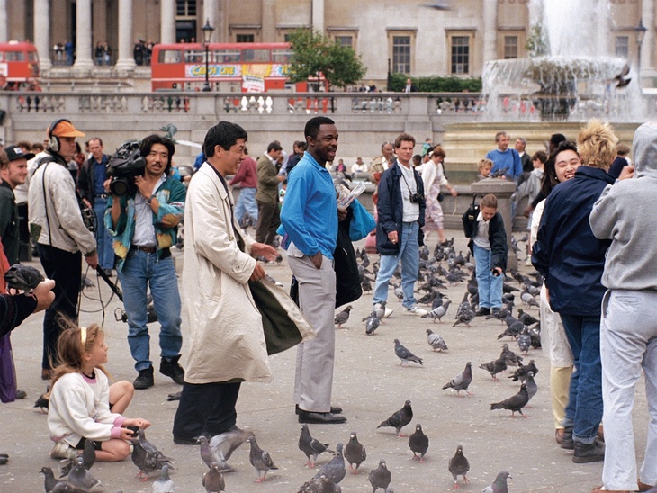 People feeding the pigeons in Trafalgar Square