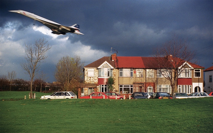 Concorde flying low over a terrace house