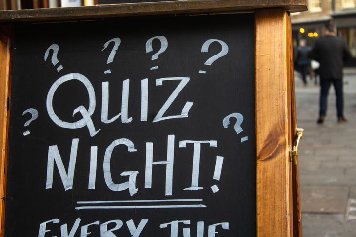 Things To Do In London On A Monday: A black board with 'quiz night' written on it