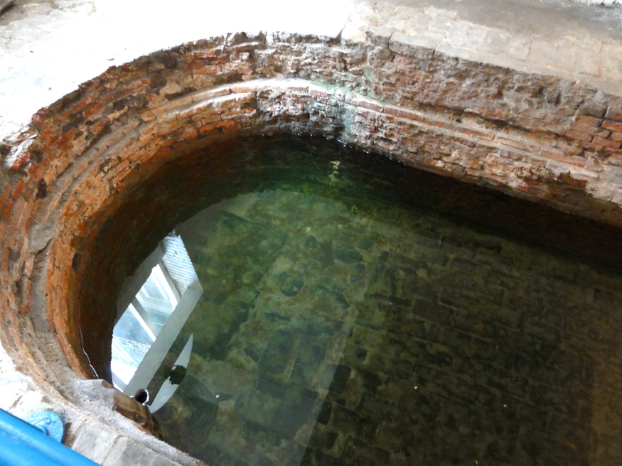 The plunge pool surrounded by terracotta bricks
