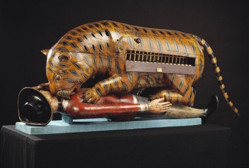 Free Things To Do In London: Wooden model of a tiger attacking a British soldier